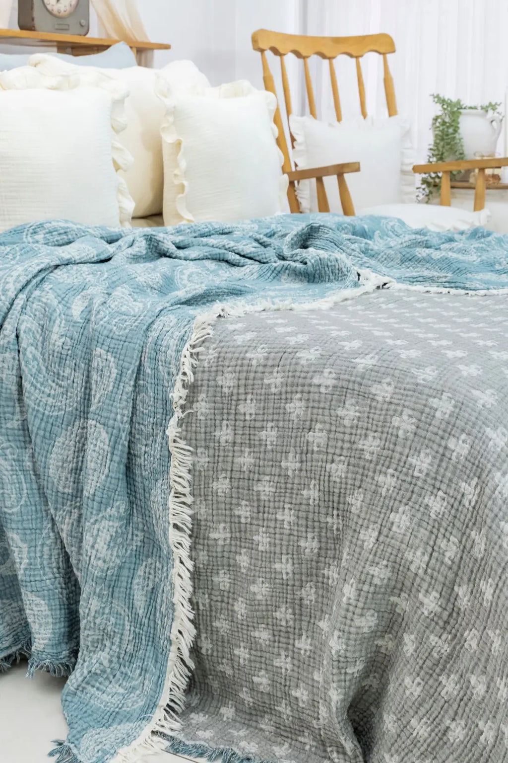 4-lagige Premium Jacquard-Muslin-Tagesdecke XXL – 100% Baumwolle (240x260 cm)
